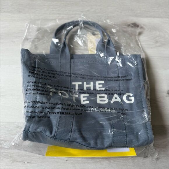 MARC JACOB’S THE CANVAS
SMALL TOTE BAG BLUE SHADOW 1SZ NWT - Picture 6 of 9